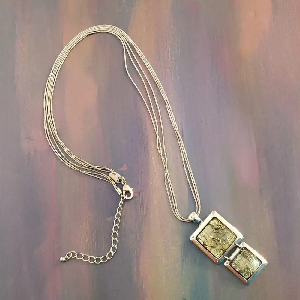 EUC Pretty Lia Sophia Pendant Necklace